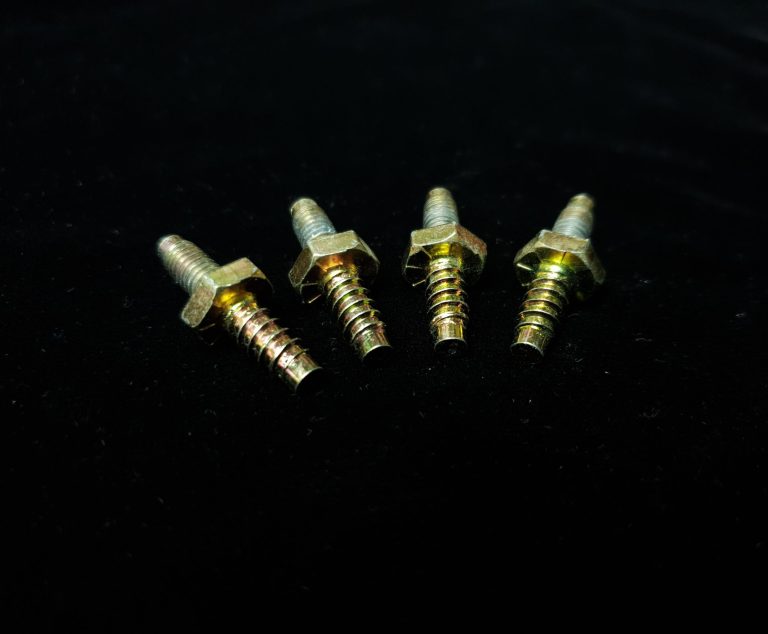 Filetage pour vis de feux arrière Peugeot 605