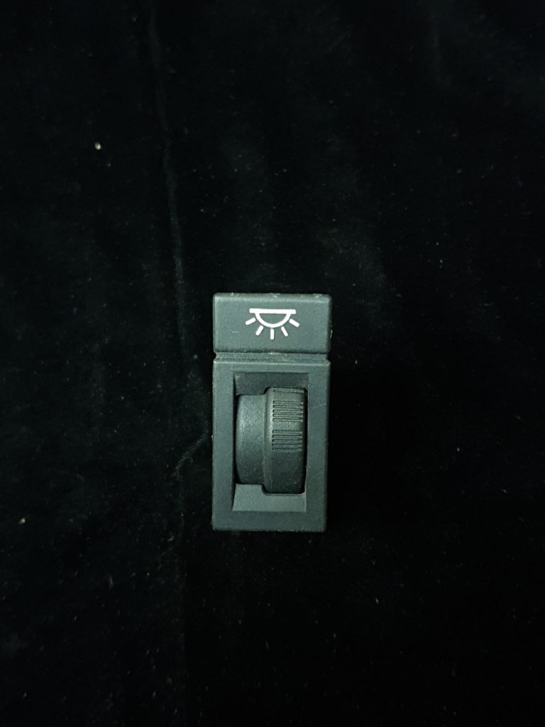 Interrupteur d'éclairage du compteur de vitesse Peugeot 605