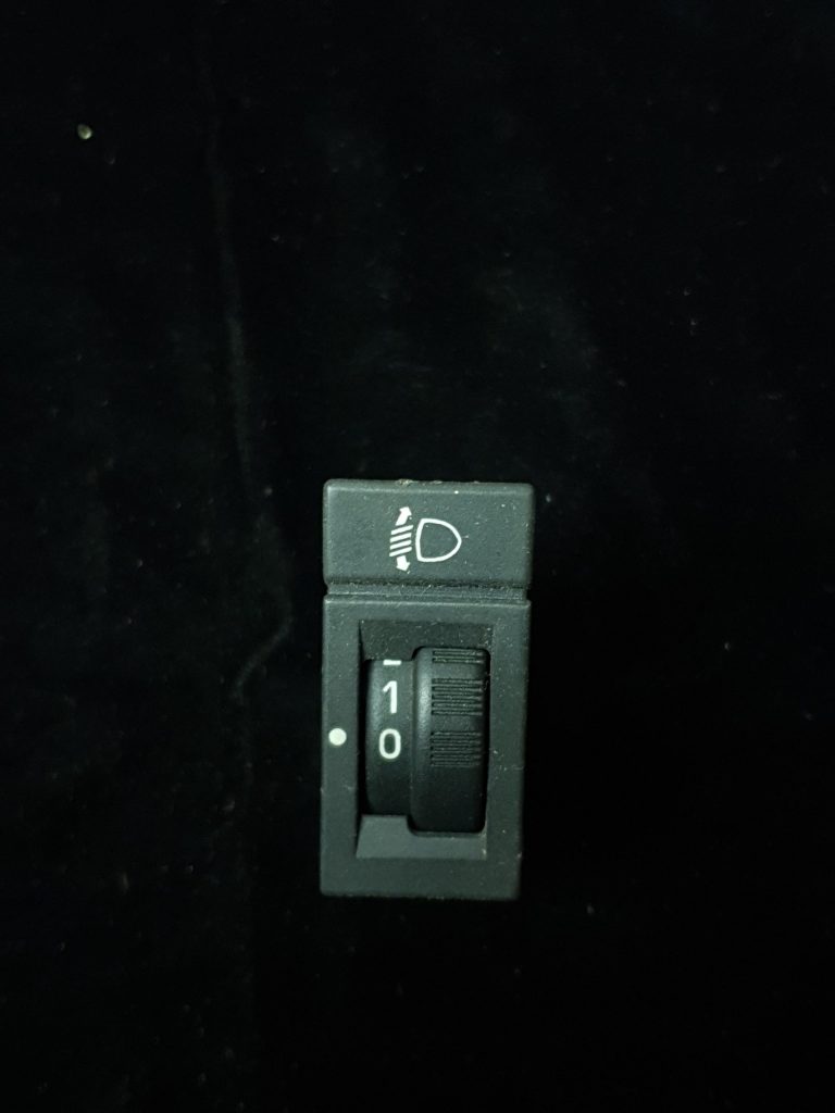Commande de reglage projecteur Peugeot 605